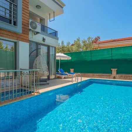 3 Bedroom - Close To The Center Villa *