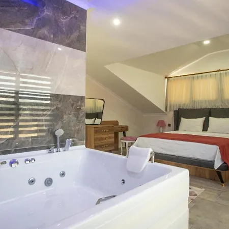 3 Bedroom - Close To The Center Villa *