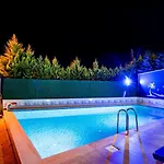 Villa 3 Bedroom - Close To The Center *