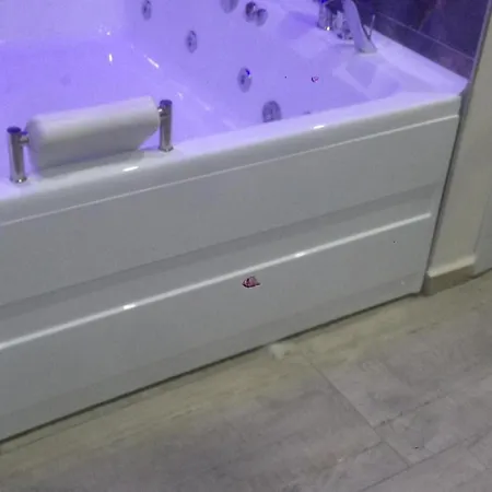 3 Bedroom - Close To The Center 빌라 *