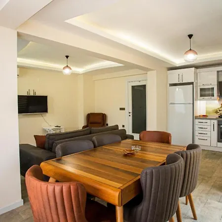 3 Bedroom - Close To The Center * 페티예