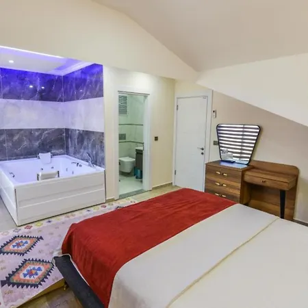 3 Bedroom - Close To The Center 빌라 페티예