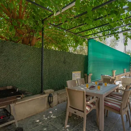 3 Bedroom - Close To The Center 빌라