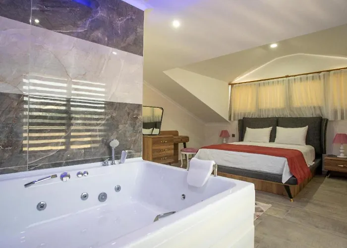 3 Bedroom - Close To The Center Villa *