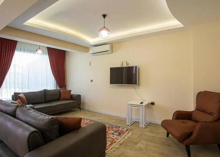 3 Bedroom - Close To The Center *