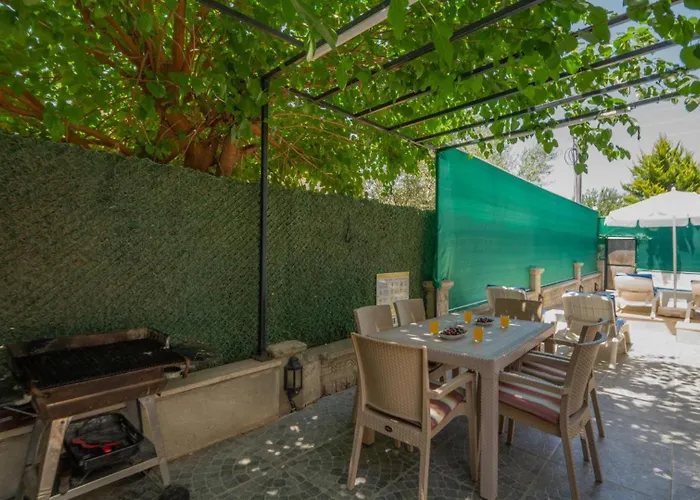 3 Bedroom - Close To The Center Вилла