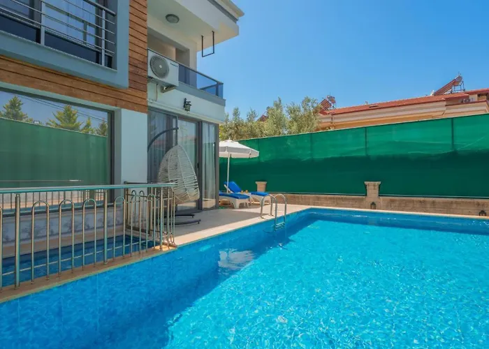 3 Bedroom - Close To The Center Villa *