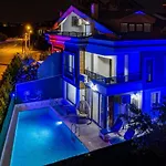 빌라 3 Bedroom - Close To The Center