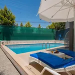 3 Bedroom - Close To The Center 페티예