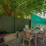 3 Bedroom - Close To The Center 빌라