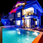 3 Bedroom - Close To The Center 빌라 *